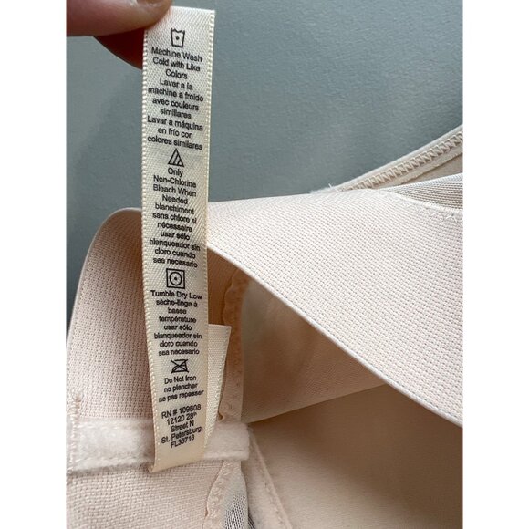 Rhonda Shear 2 Pack Molded Cup Bra with Wrap Back Size Large White Light 616.5 - Picture 7 of 10